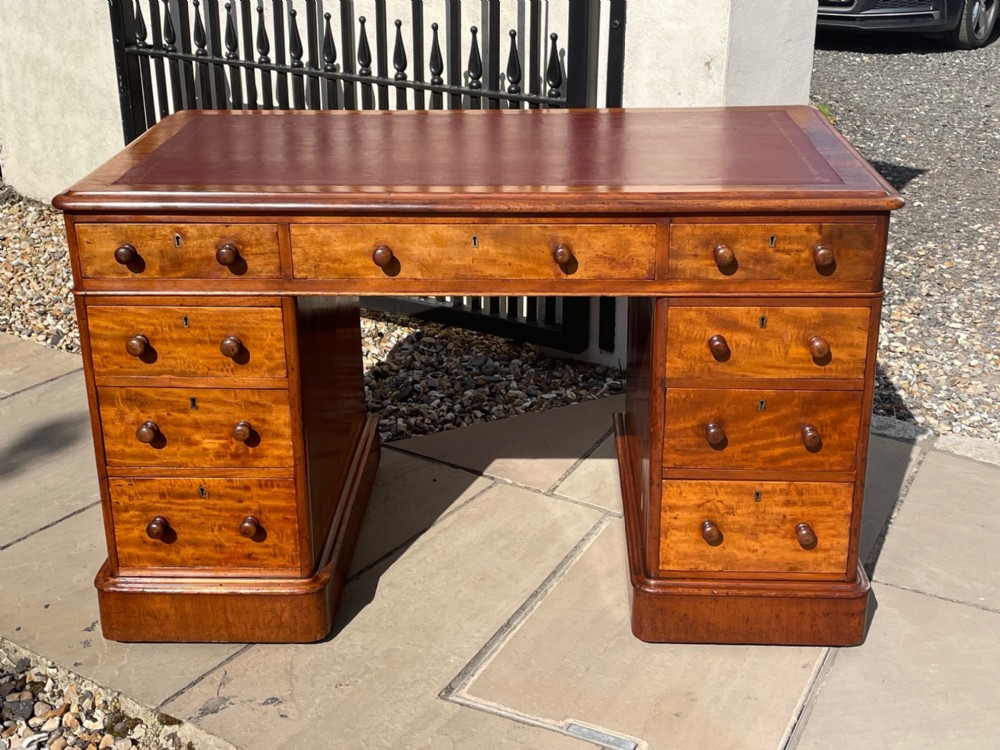 A lovely Victorian Period mahogany antique pedestal desk