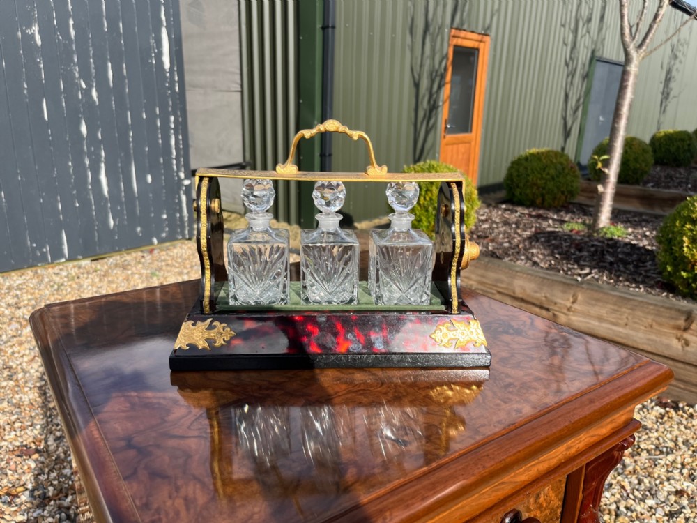 A fine quality Edwardian Period whisky tantalus