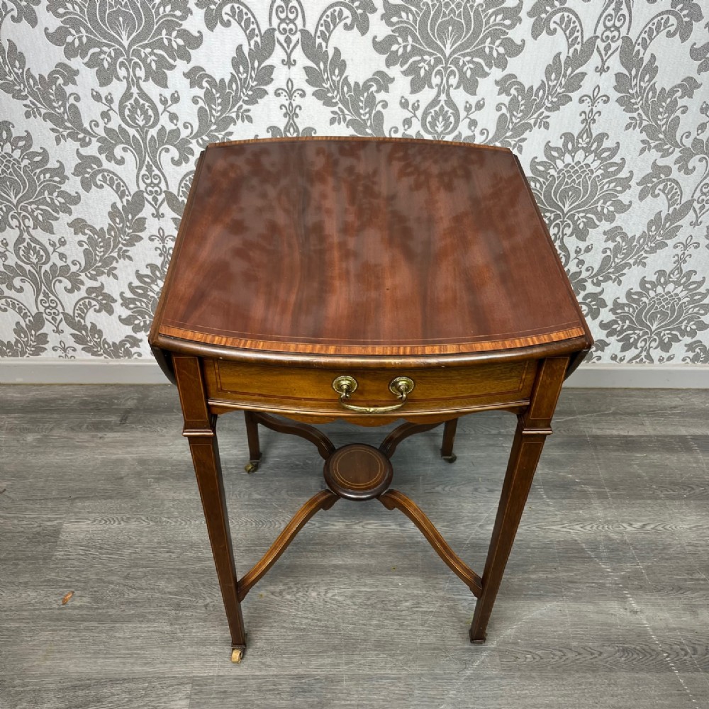 An Edwardian Period mahogany inlaid Pembroke table