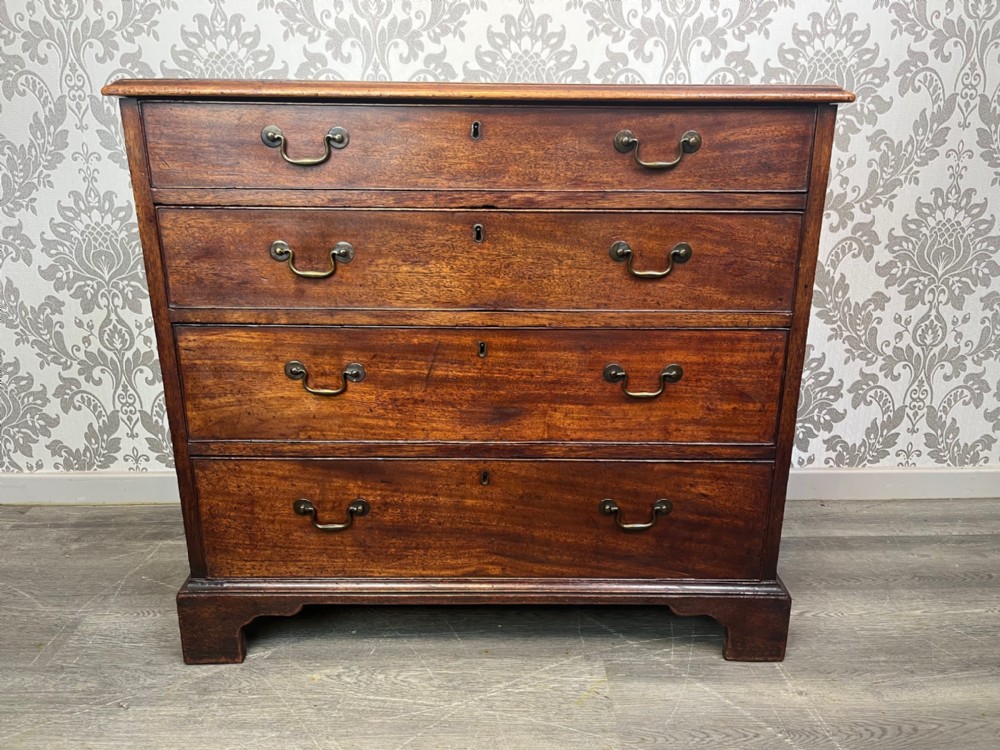 A George III Period mahogany antique chest of drawers 