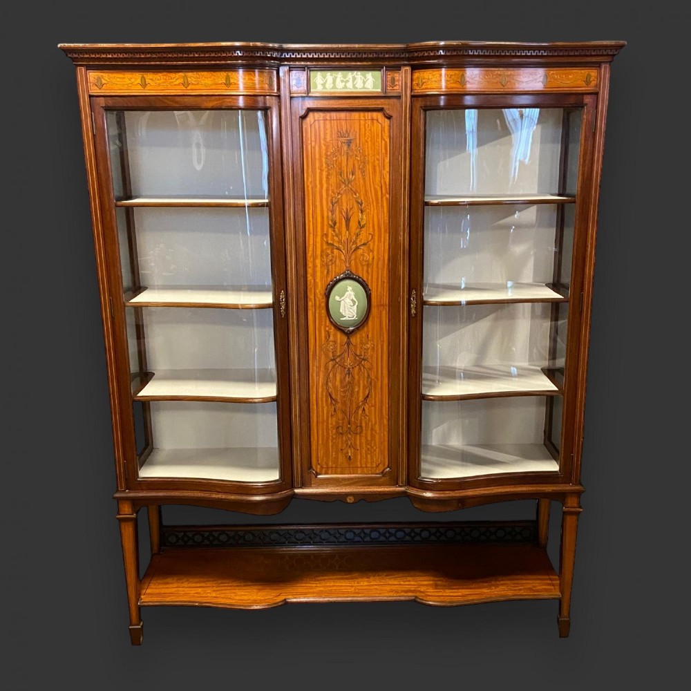 A fine quality Edwardian Period mahogany inlaid display cabinet