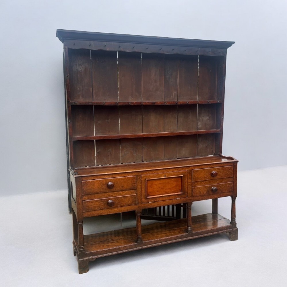 An Early 19th Century oak Welsh dresser and rack