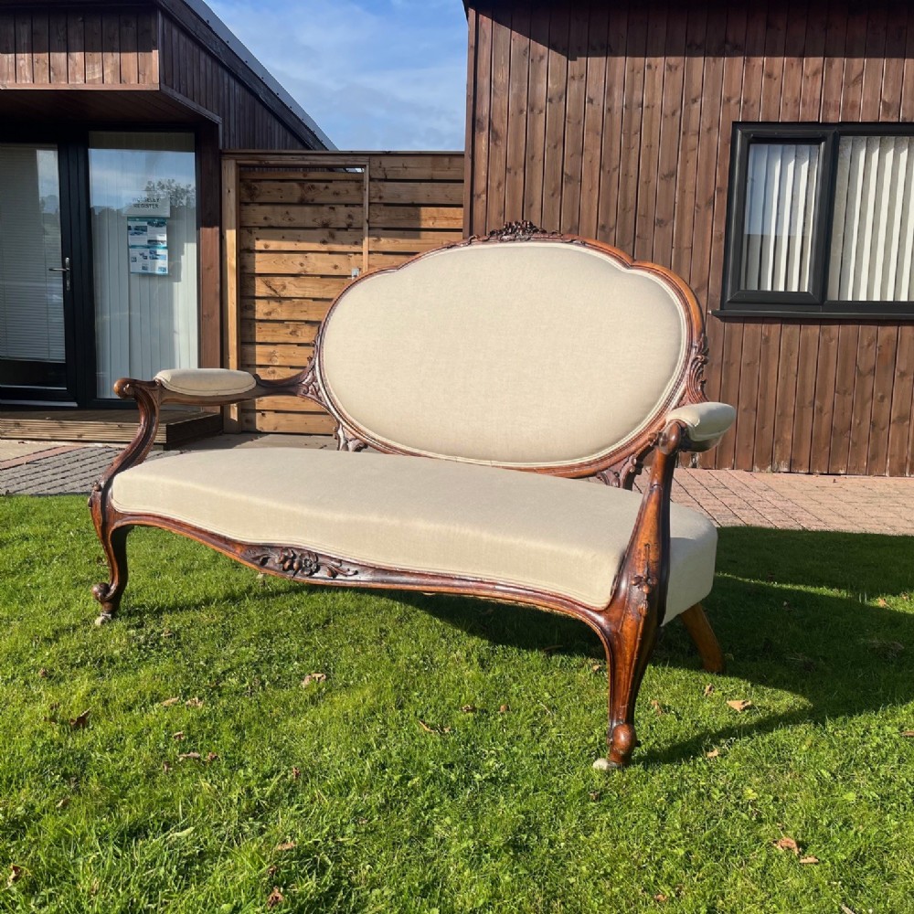 A fine quality Victorian Period walnut framed settee