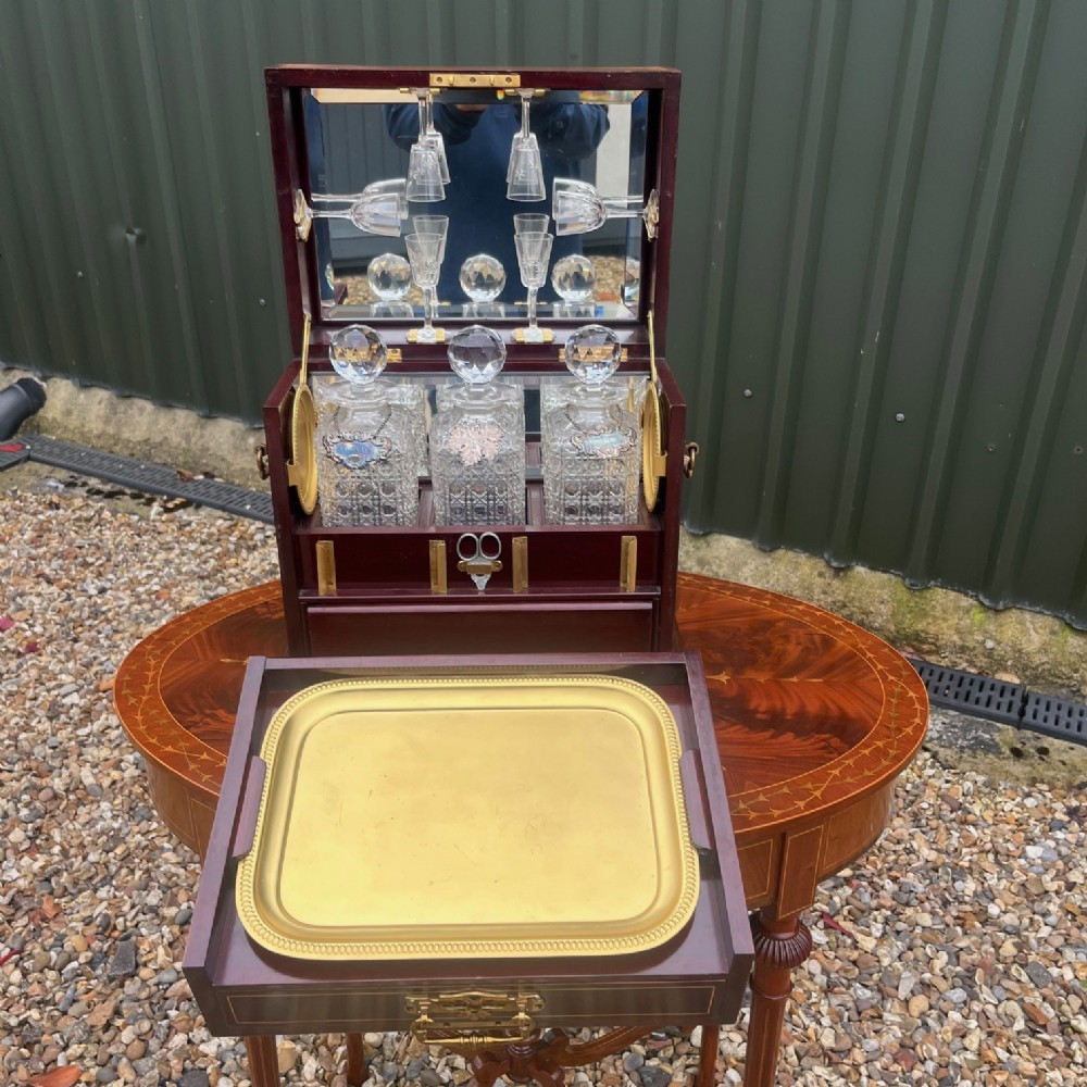 A beautiful Edwardian Period inlaid mahogany Sheraton Revival decanter box