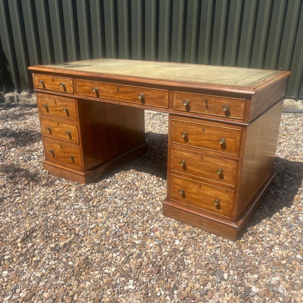 A Fine Quality Early 19th Century mahogany pedestal desk