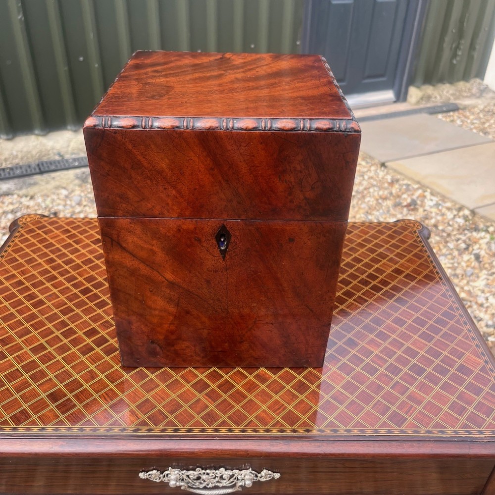 A Regency Period mahogany decanter box
