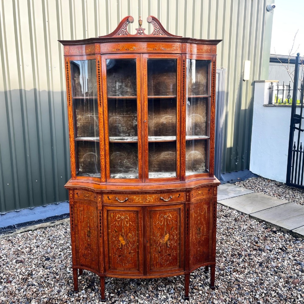 A Superior Quality Edwards & Roberts Of London 19th Century Satinwood Inlaid Serpentine Cabinet