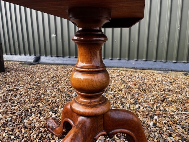 A Gillows Of Lancaster Victorian Period Burr Walnut Breakfast Table View IV