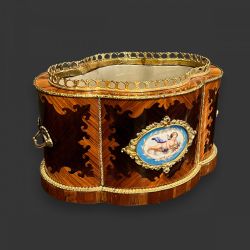 A BEAUTIFUL KINGWOOD ROSEWOOD FRENCH CACHE POTTABLE PLANTER