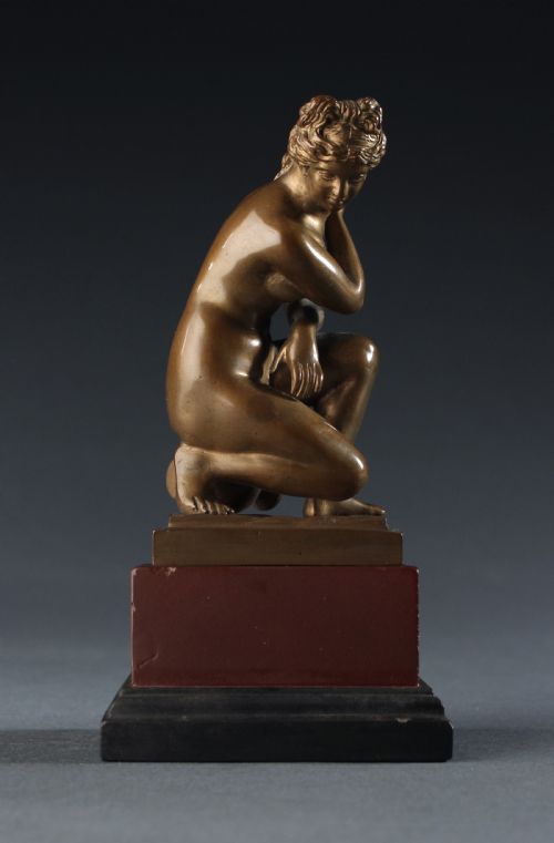 grand tour cabinet bronze of crouching venus - CATEGORY: ANTIQUE SCULPTURES - DATED 19TH CENTURY
