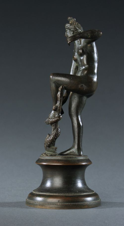 GRAND TOUR BRONZE FIGURE OF APHRODITE UNTYING HER SANDAL - ADDITIONAL PHOTO 5