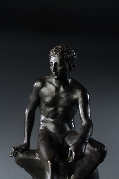GRAND TOUR SEATED HERMES BRONZE SCULPTURE - ADDITIONAL PHOTO 5
