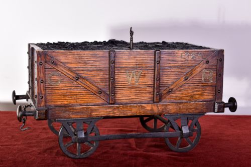 19th century oak railway humidor - CATEGORY: ANTIQUE BOXES - DATED 19TH CENTURY