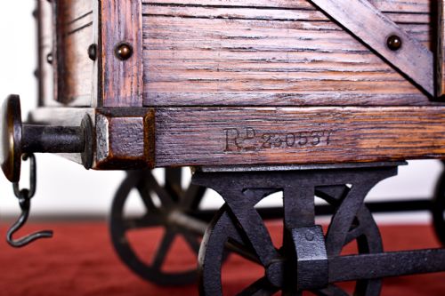 19TH CENTURY OAK RAILWAY HUMIDOR - ADDITIONAL PHOTO 1
