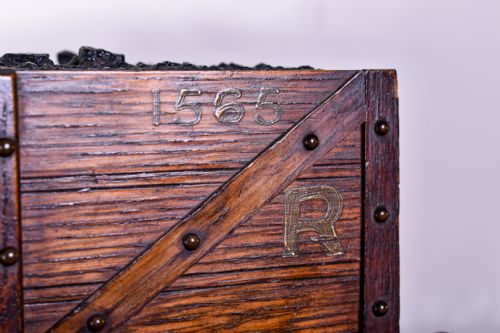 19TH CENTURY OAK RAILWAY HUMIDOR - ADDITIONAL PHOTO 2