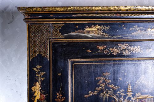 EARLY 19TH CENTURY CHINOISERIE HALL CUPBOARD - ADDITIONAL PHOTO 1
