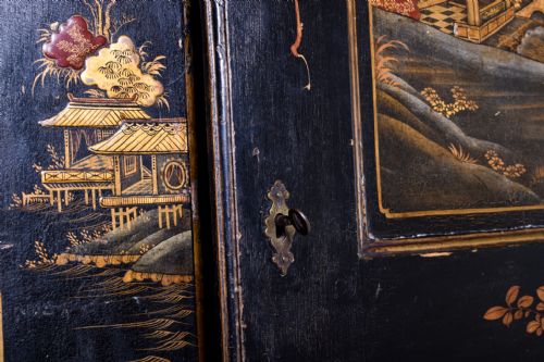 EARLY 19TH CENTURY CHINOISERIE HALL CUPBOARD - ADDITIONAL PHOTO 4