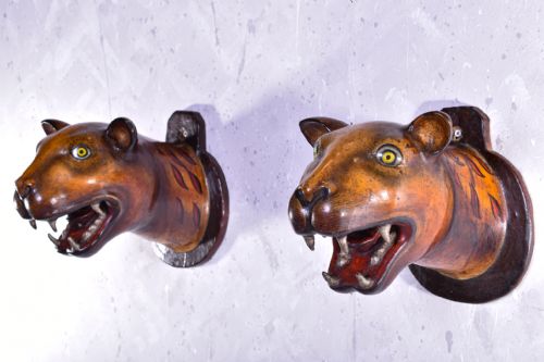 STRIKING PAIR OF HAND PAINTED LEOPARD HEADS - ADDITIONAL PHOTO 1