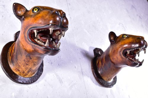 STRIKING PAIR OF HAND PAINTED LEOPARD HEADS - ADDITIONAL PHOTO 8