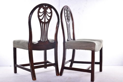 A SET OF FOUR GEORGE III PERIOD HONEYSUCKLE DINING CHAIRS - ADDITIONAL PHOTO 2