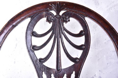 A SET OF FOUR GEORGE III PERIOD HONEYSUCKLE DINING CHAIRS - ADDITIONAL PHOTO 3