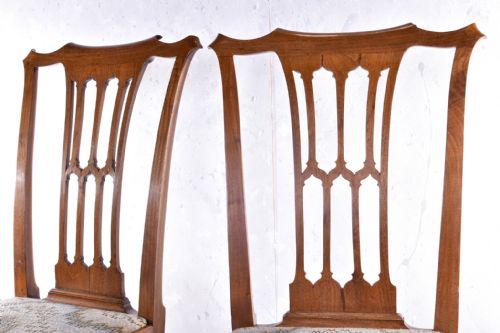 A PAIR OF GEORGE II SCROLL TOP SIDE CHAIRS - ADDITIONAL PHOTO 1