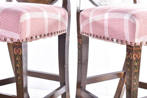 A PAIR OF PAINTED LYRE BACK CHAIRS - ADDITIONAL PHOTO 1