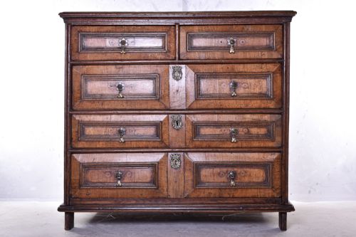 late 17th century geometric chest of drawers - CATEGORY: ANTIQUE CHEST OF DRAWERS - DATED 17TH CENTURY