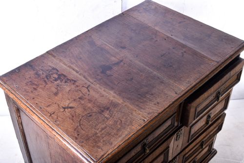 LATE 17TH CENTURY GEOMETRIC CHEST OF DRAWERS - ADDITIONAL PHOTO 4