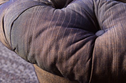 HAMPTON SONS DEEP BUTTONED CHESTERFIELD - ADDITIONAL PHOTO 5