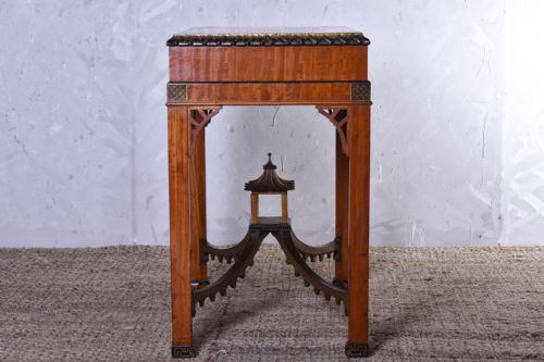 FIGURED SATINWOOD PAGODA SIDE TABLE - ADDITIONAL PHOTO 2