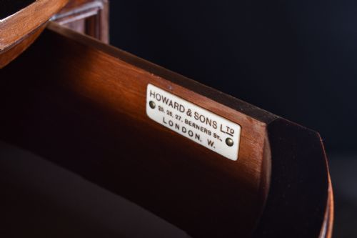 HOWARD SONS DRESSING TABLE - ADDITIONAL PHOTO 2