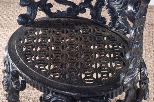 19TH CENTURY CAST IRON ACANTHUS CHAIR - ADDITIONAL PHOTO 4