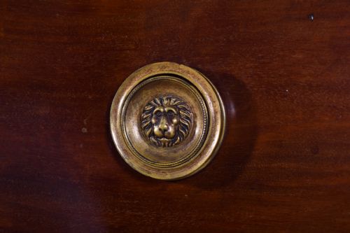 A GEORGE IV MAHOGANY SERPENTINE SIDE CABINET - ADDITIONAL PHOTO 6