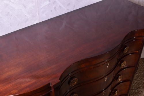 A GEORGE IV MAHOGANY SERPENTINE SIDE CABINET - ADDITIONAL PHOTO 9