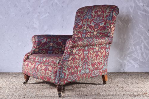 A DEEP SEATED HOWARD STYLE ARMCHAIR - ADDITIONAL PHOTO 5
