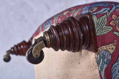 A DEEP SEATED HOWARD STYLE ARMCHAIR - ADDITIONAL PHOTO 6