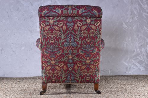 A DEEP SEATED HOWARD STYLE ARMCHAIR - ADDITIONAL PHOTO 7