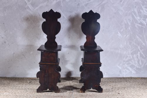PAIR OF ITALIAN SCABELLO HALL CHAIRS - ADDITIONAL PHOTO 1