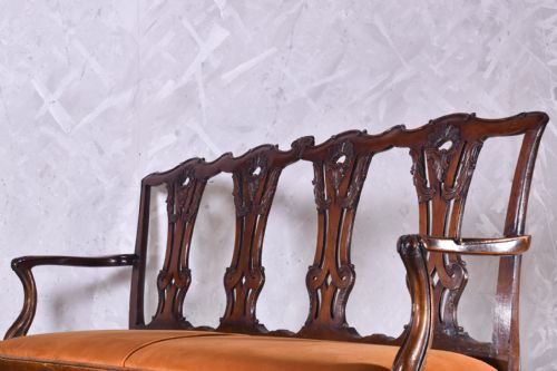 CHIPPENDALE STYLE MAHOGANY SETTEE - ADDITIONAL PHOTO 1