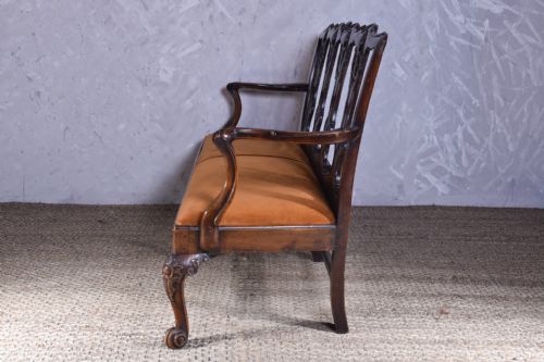CHIPPENDALE STYLE MAHOGANY SETTEE - ADDITIONAL PHOTO 5