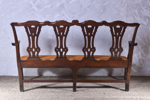 CHIPPENDALE STYLE MAHOGANY SETTEE - ADDITIONAL PHOTO 6