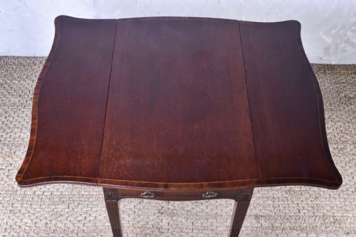 GEORGE III PLUM PUDDING MAHOGANY PEMBROKE TABLE - ADDITIONAL PHOTO 2