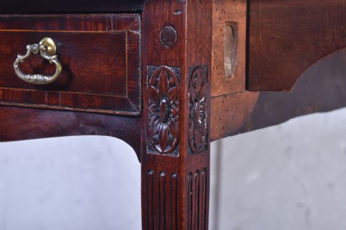 GEORGE III PLUM PUDDING MAHOGANY PEMBROKE TABLE - ADDITIONAL PHOTO 4
