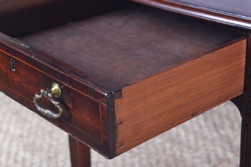 GEORGE III PLUM PUDDING MAHOGANY PEMBROKE TABLE - ADDITIONAL PHOTO 6
