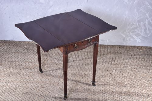 GEORGE III PLUM PUDDING MAHOGANY PEMBROKE TABLE - ADDITIONAL PHOTO 8