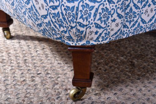 HOWARD SONS BUTTON BACK ARMCHAIR - ADDITIONAL PHOTO 5