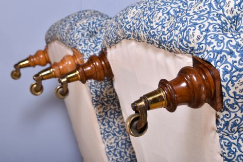 PAIR OF HOWARD SONS DEEPBUTTONED ARMCHAIRS - ADDITIONAL PHOTO 3