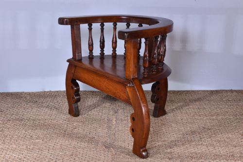 17TH CENTURY DUTCH WALNUT CAPTAINS CHAIR - ADDITIONAL PHOTO 1