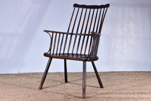 a comb back windsor armchair - CATEGORY: ANTIQUE CHAIRS - DATED 18TH CENTURY